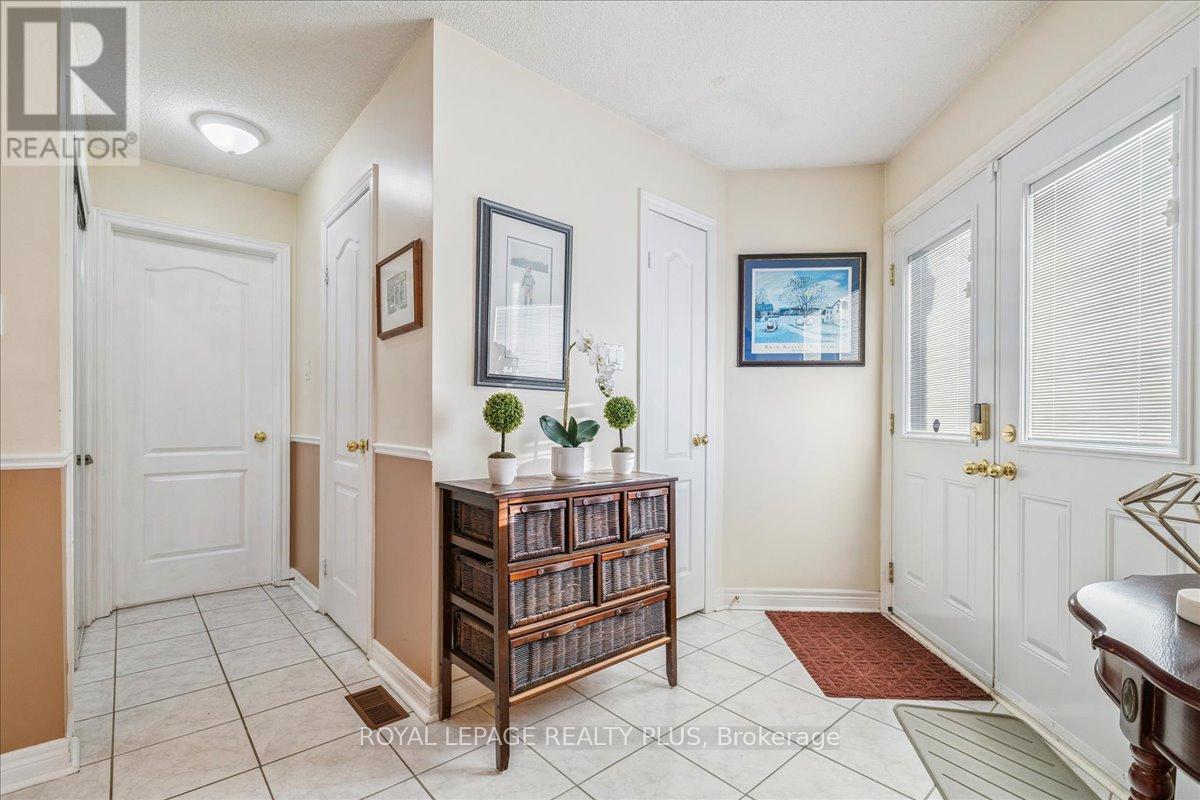 3561 Old Orchard Park Drive, Mississauga (Fairview), Ontario  L5B 4E3 - Photo 7 - W12888716