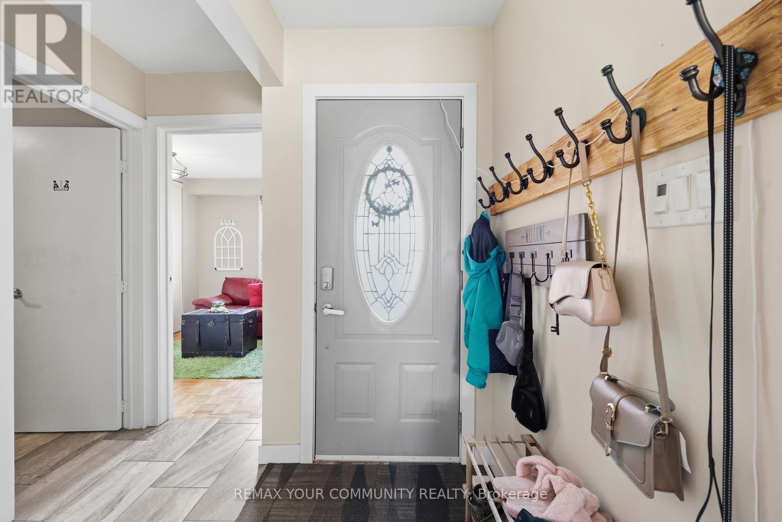 1431 Nesdale Court, Mississauga, Ontario  L5J 4M1 - Photo 3 - W12888734