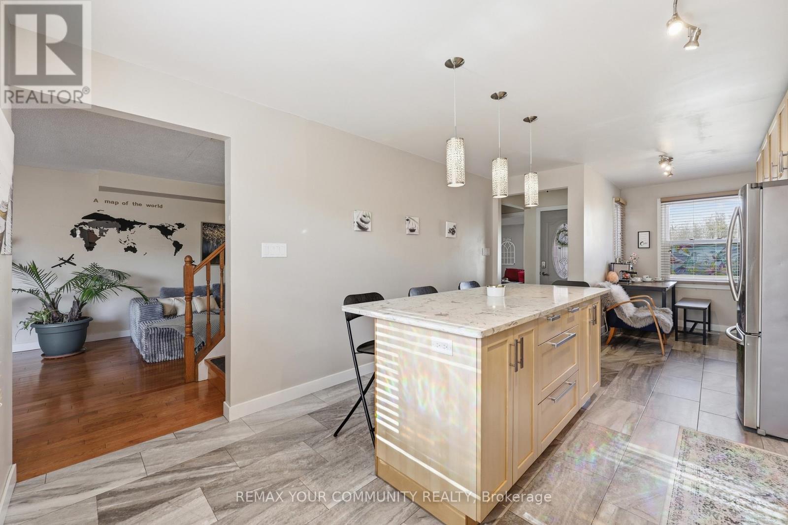 1431 Nesdale Court, Mississauga, Ontario  L5J 4M1 - Photo 6 - W12888734