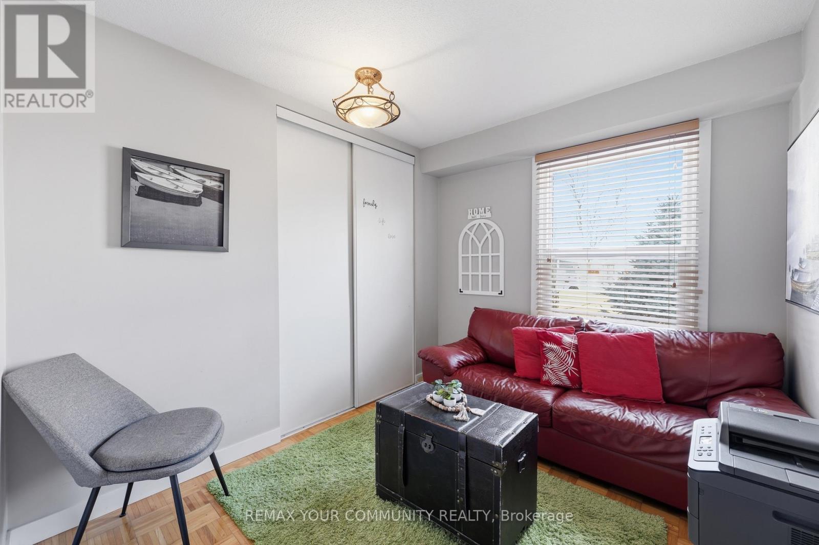 1431 Nesdale Court, Mississauga, Ontario  L5J 4M1 - Photo 8 - W12888734