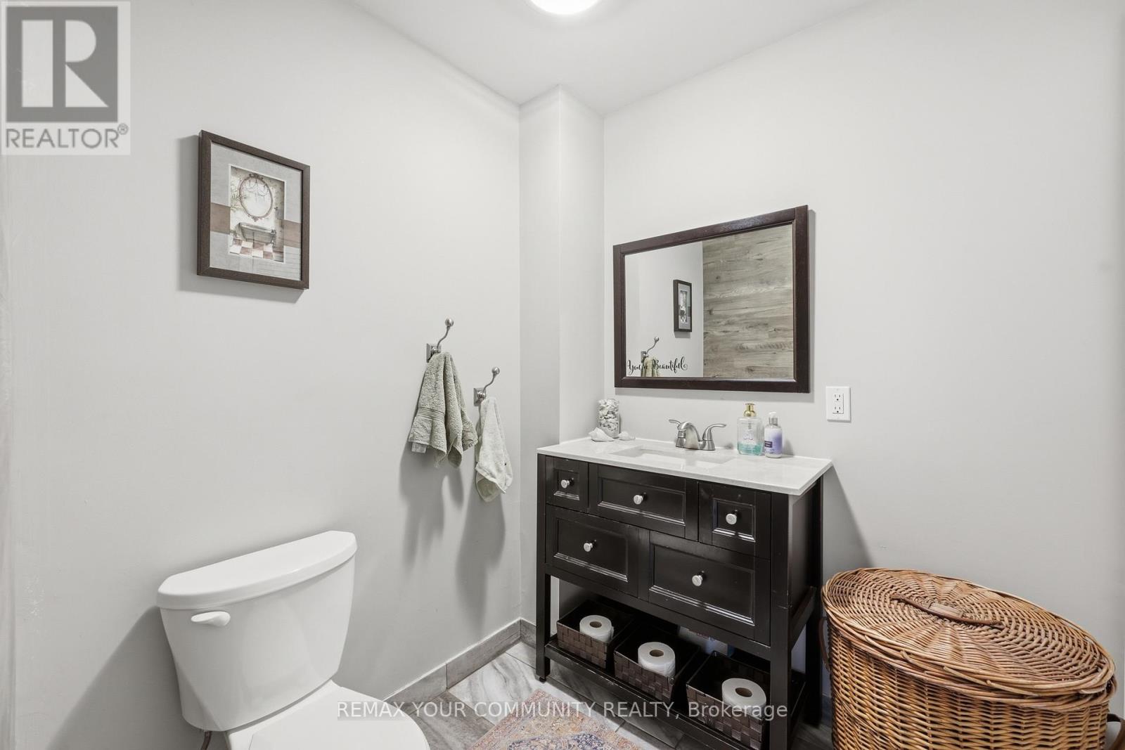 1431 Nesdale Court, Mississauga, Ontario  L5J 4M1 - Photo 9 - W12888734