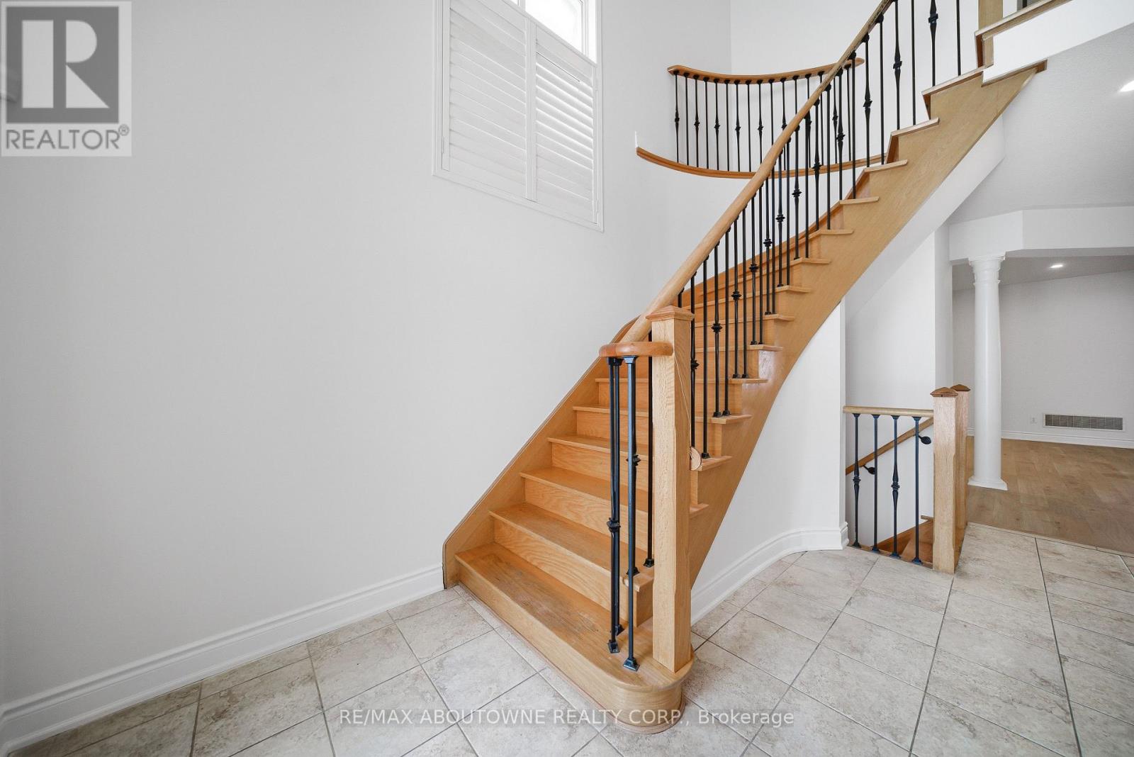 897 Stoutt Crescent, Milton, Ontario  L9T 7R1 - Photo 3 - W12888768