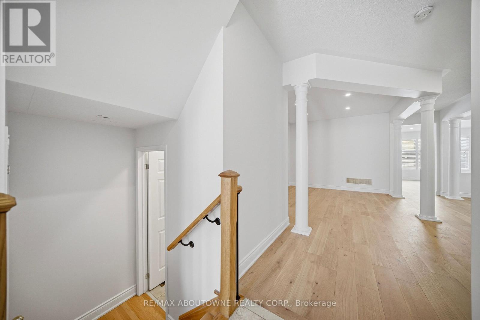 897 Stoutt Crescent, Milton, Ontario  L9T 7R1 - Photo 4 - W12888768