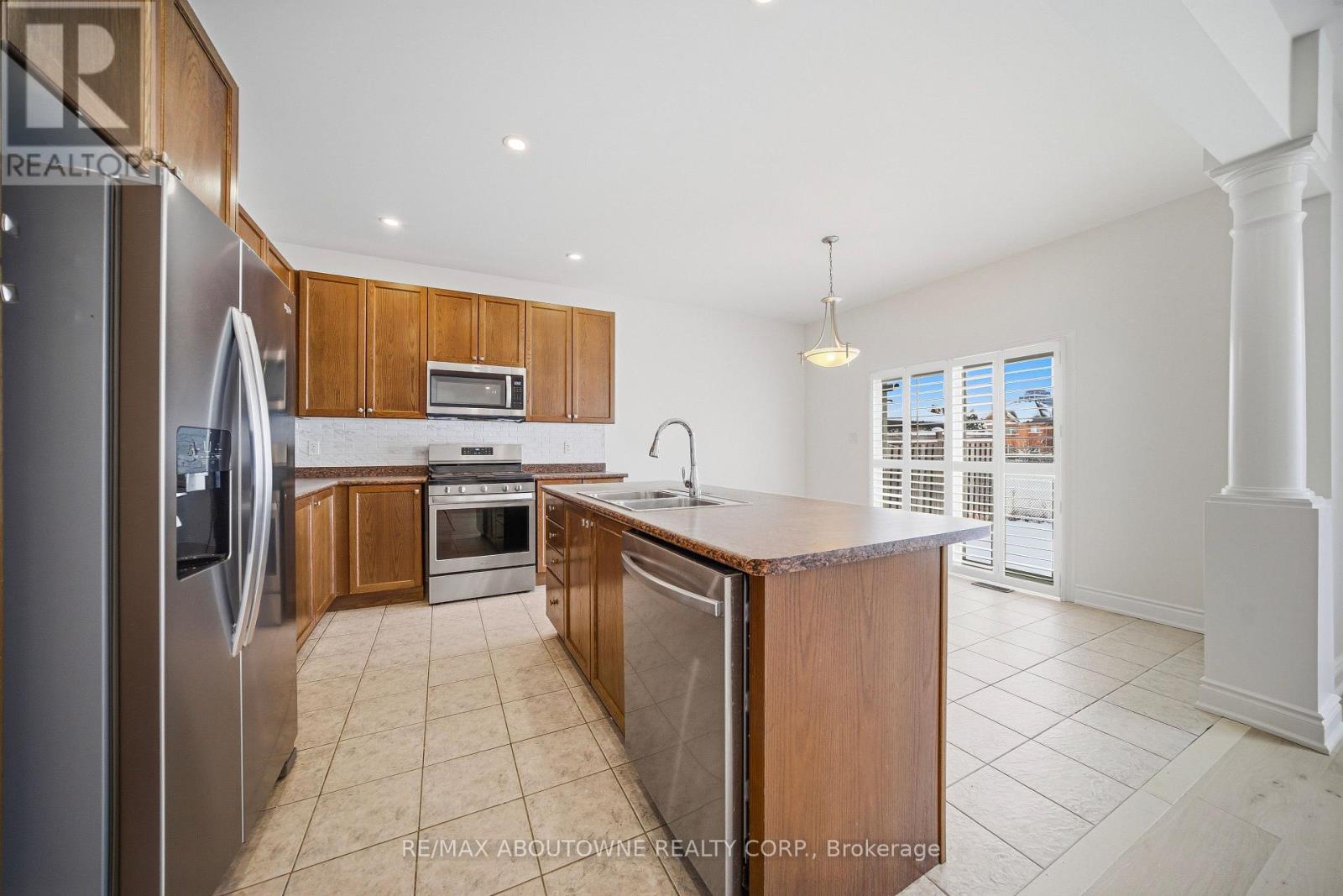 897 Stoutt Crescent, Milton, Ontario  L9T 7R1 - Photo 8 - W12888768