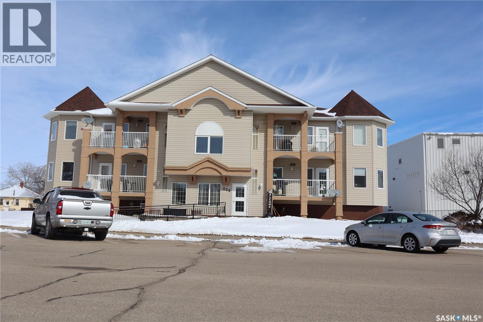 101 226 3rd Avenue W, Assiniboia, Saskatchewan  S0H 3R0 - Photo 1 - SK030530