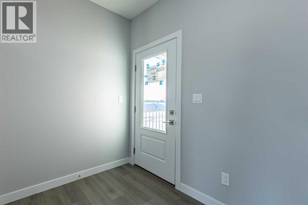 7 Heritage Point, Cochrane, Alberta  T4C 3K7 - Photo 2 - A2291321