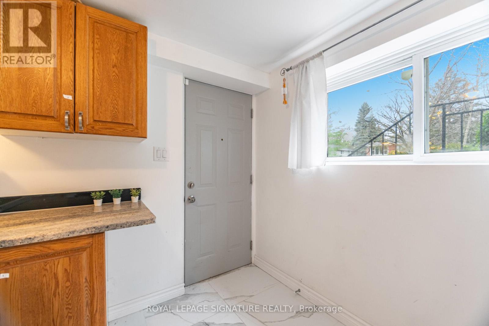 Main - 406 Tamarack Drive, Waterloo, Ontario  N2L 4G6 - Photo 12 - X12888620