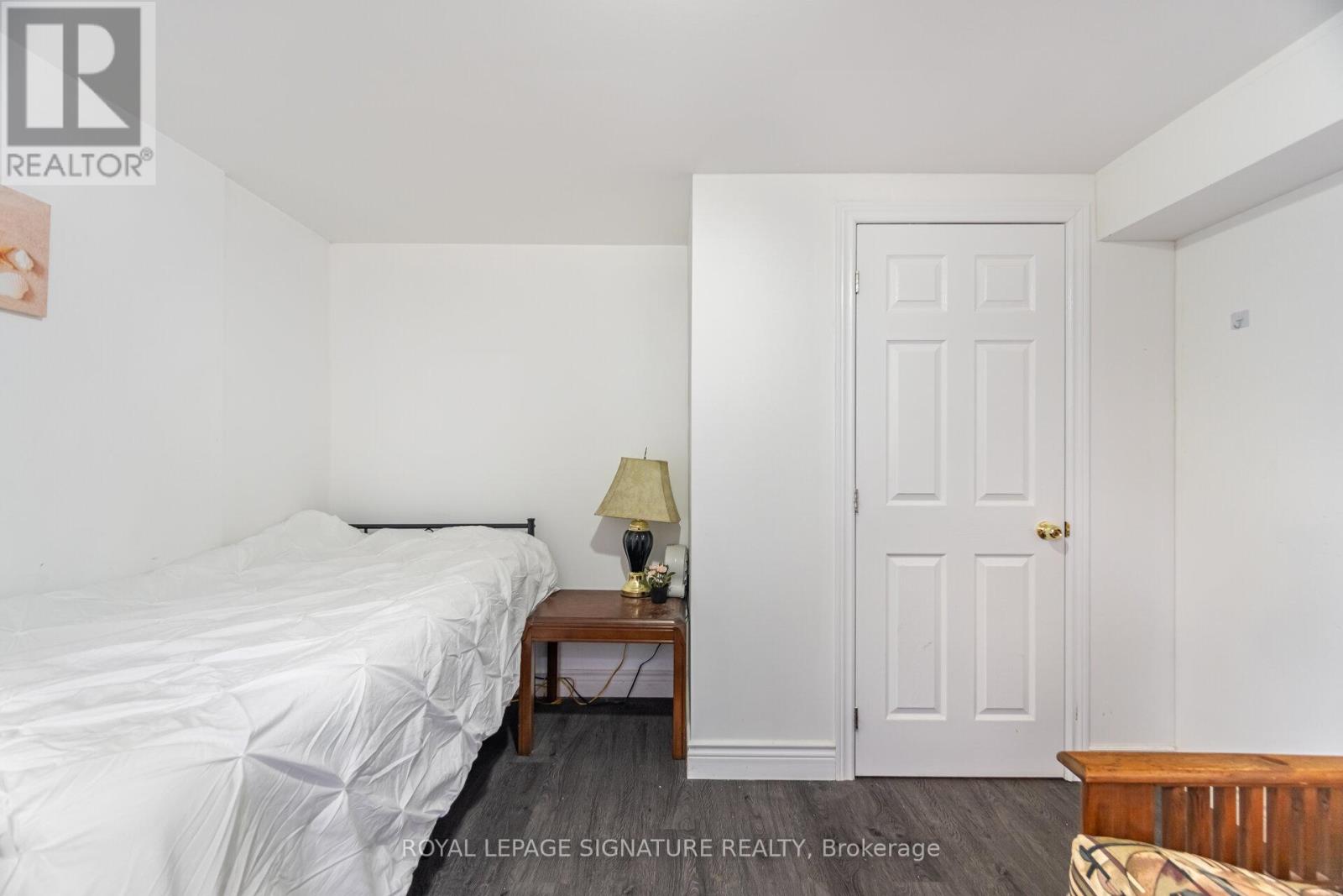 Main - 406 Tamarack Drive, Waterloo, Ontario  N2L 4G6 - Photo 4 - X12888620