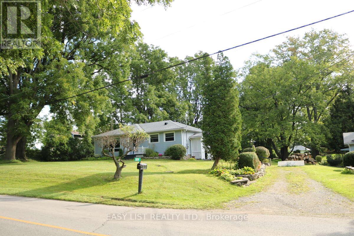 1109 Effingham Street, Pelham, Ontario  L0S 1C0 - Photo 4 - X12888636