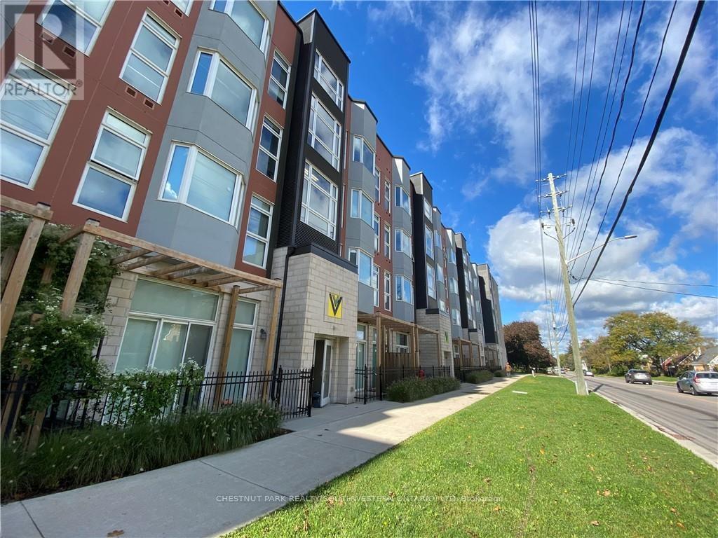 216 - 253 Albert Street, Waterloo, Ontario  N2L 0G3 - Photo 2 - X12888750