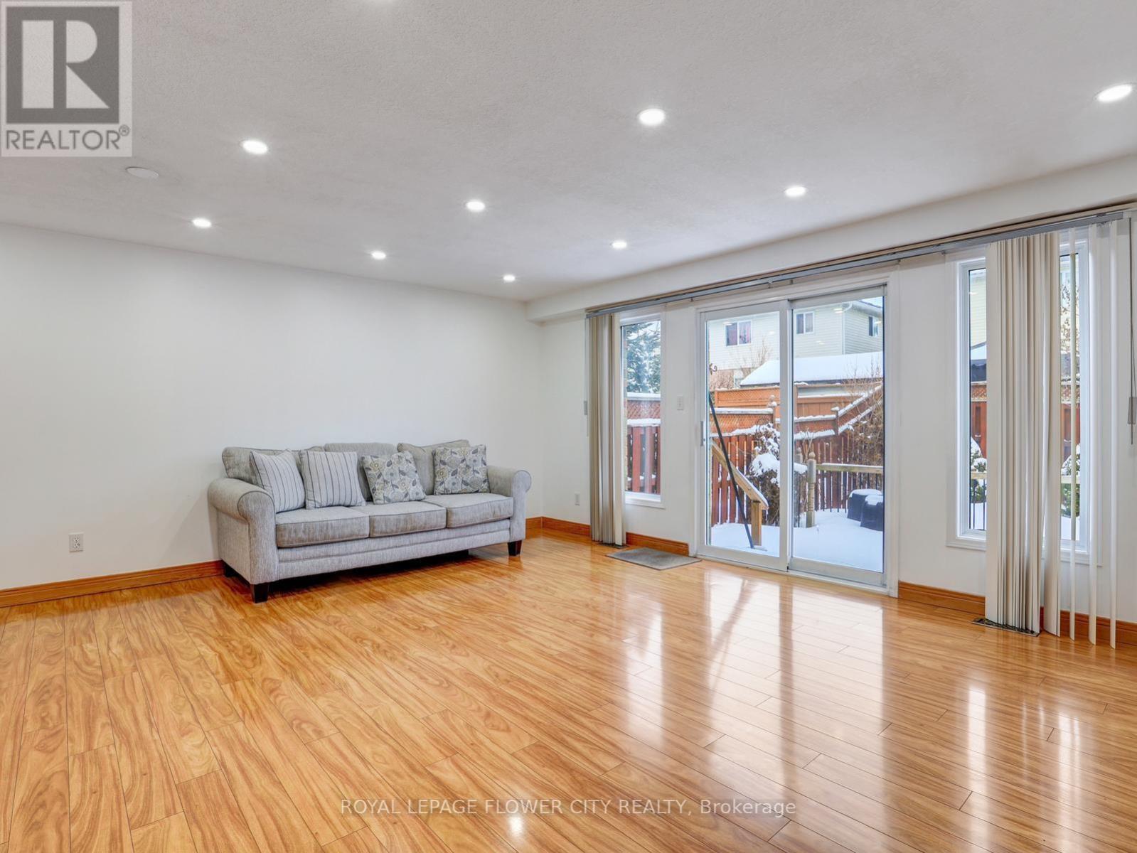 128 Donnenwerth Drive, Kitchener, Ontario N2E 4C8 - Photo 15 - X12824908