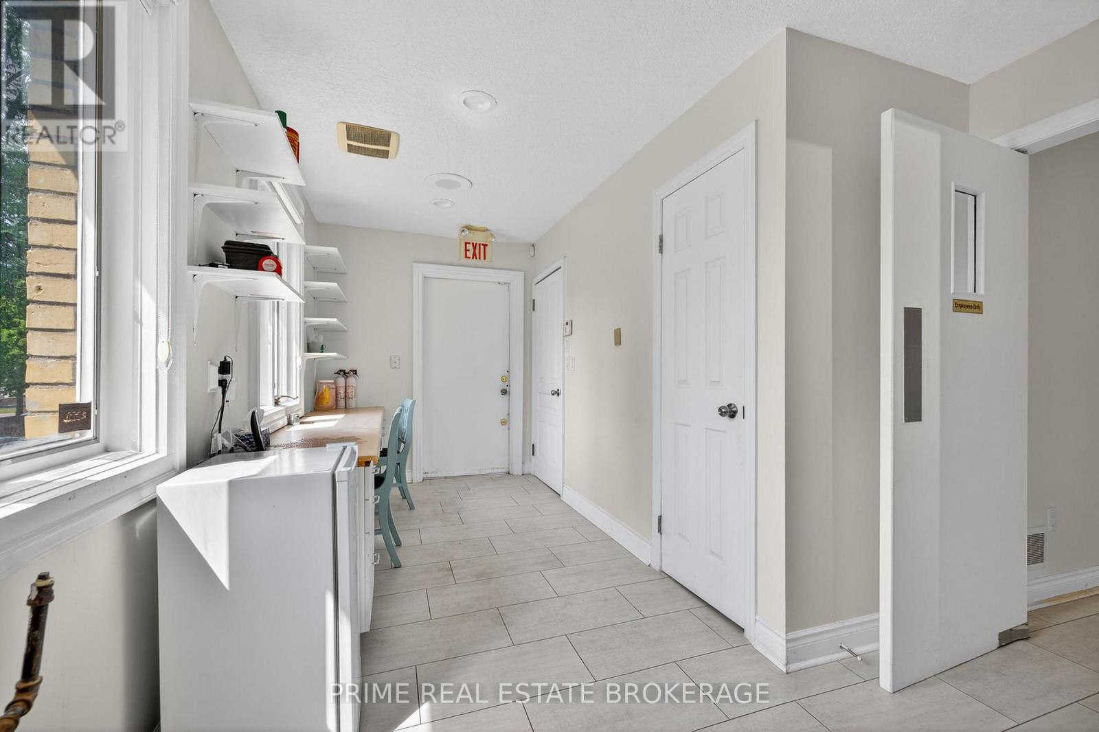 281 Oxford Street E, London East, Ontario  N6H 5L2 - Photo 7 - X12888812