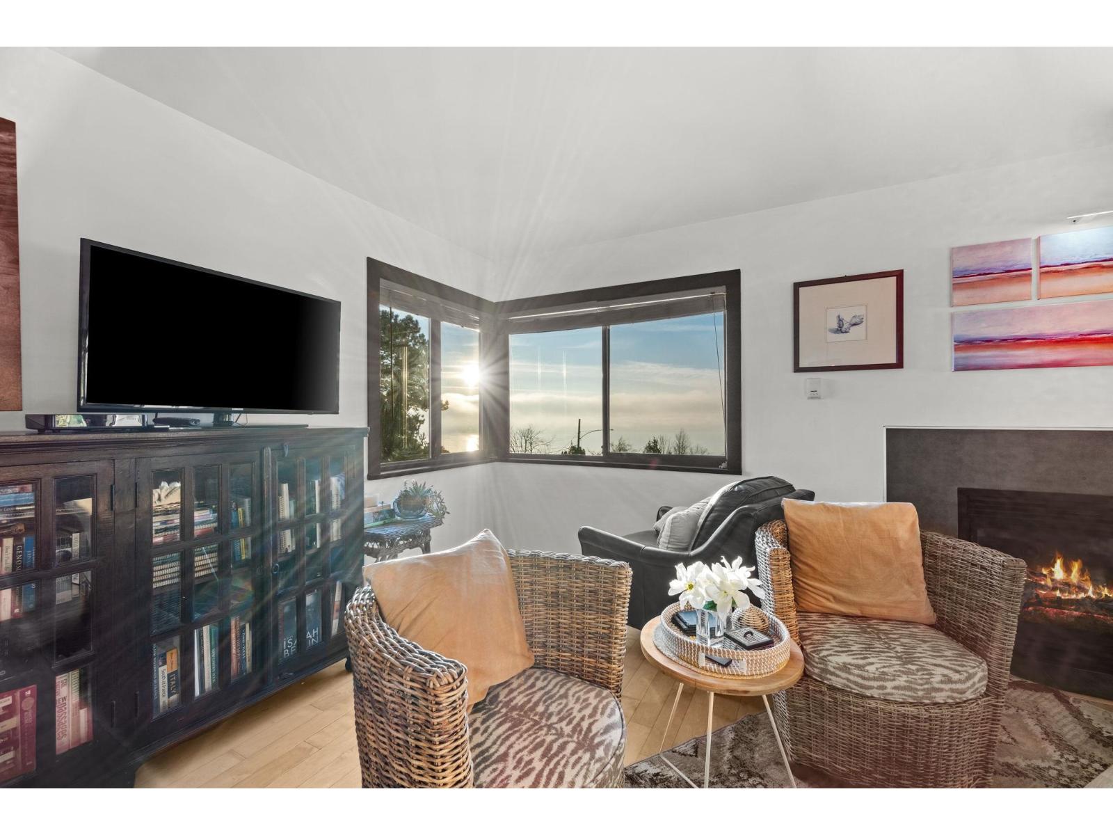 Listing Picture 10 of 40 : 101 15041 PROSPECT AVENUE, White Rock - 魯藝地產 Yvonne Lu Group - MLS Medallion Club Member