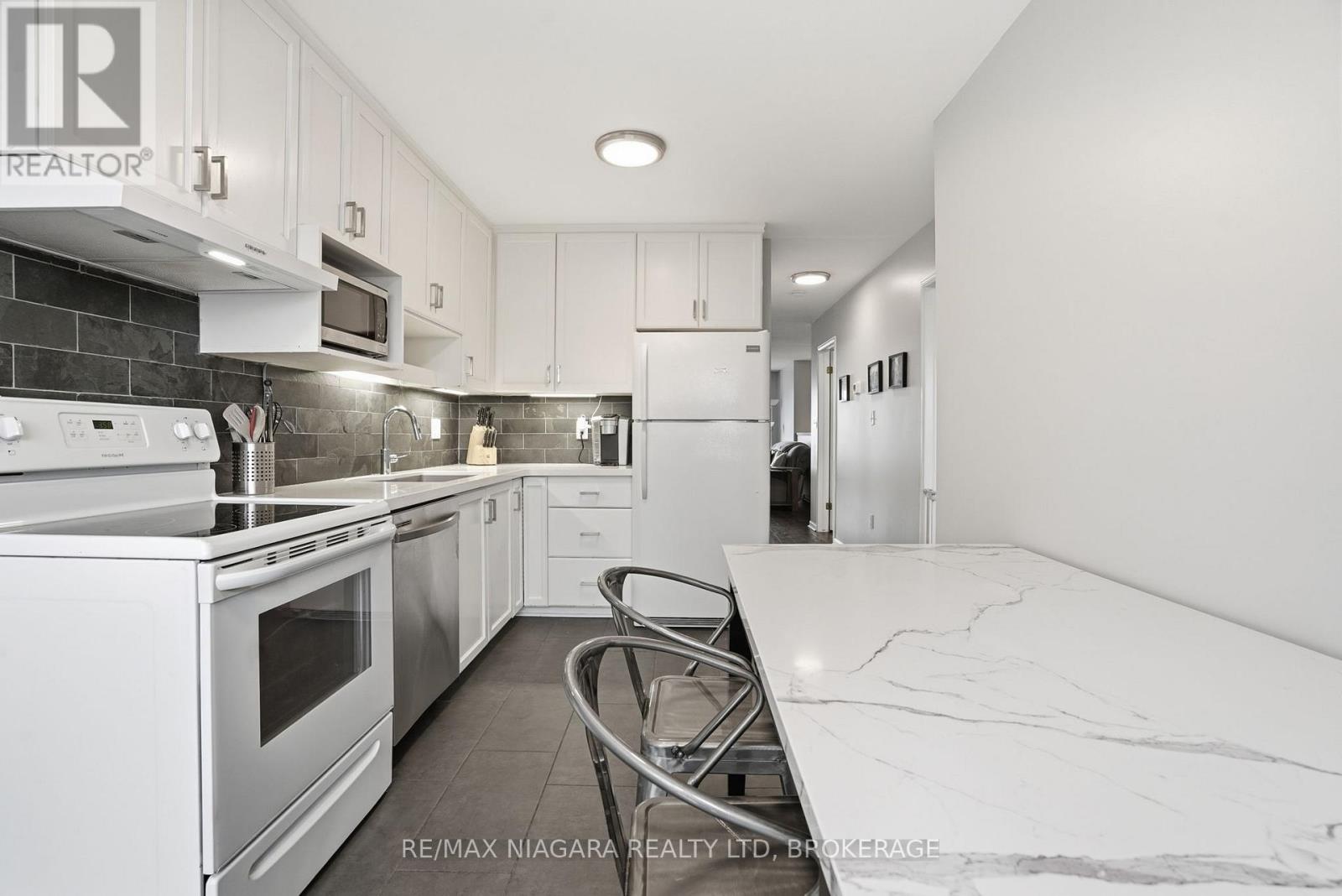 64 Page Street, St. Catharines, Ontario  L2R 4A7 - Photo 10 - X12888786