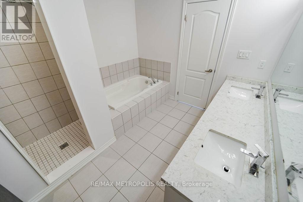 22 Haskins Crescent, Georgina, Ontario  L4P 0H4 - Photo 37 - N12846244