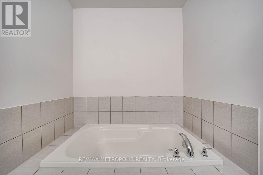 22 Haskins Crescent, Georgina, Ontario  L4P 0H4 - Photo 38 - N12846244