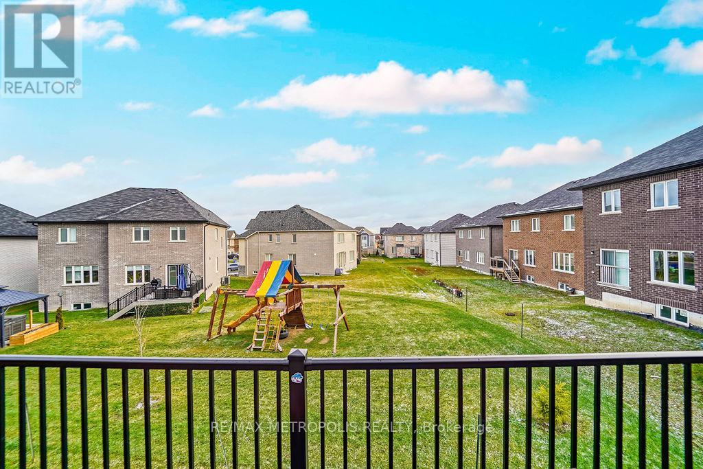 22 Haskins Crescent, Georgina, Ontario  L4P 0H4 - Photo 6 - N12846244