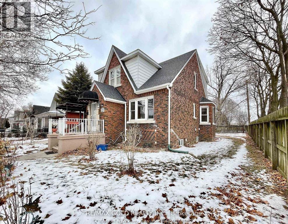 MLS# 26005486: 1236 HICKORY ROAD, Windsor, Canada