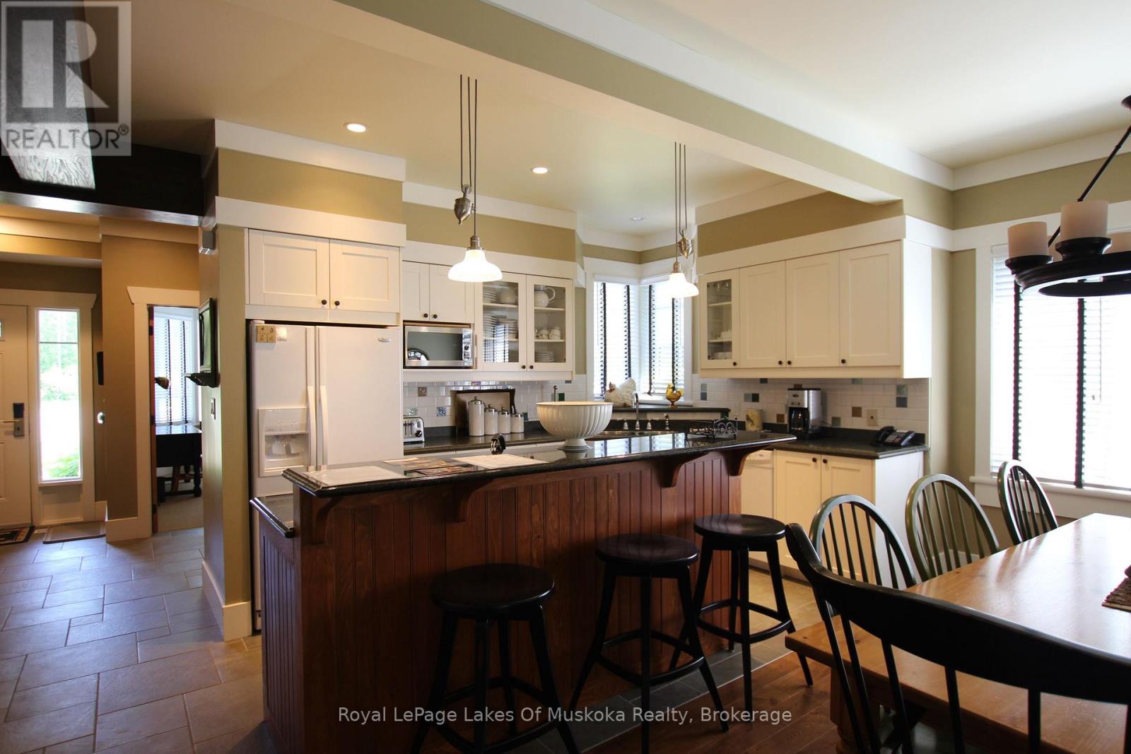 V1, W1 - 1020 Birch Glen Road, Lake Of Bays (Mclean), Ontario  P0B 1A0 - Photo 16 - X12888884