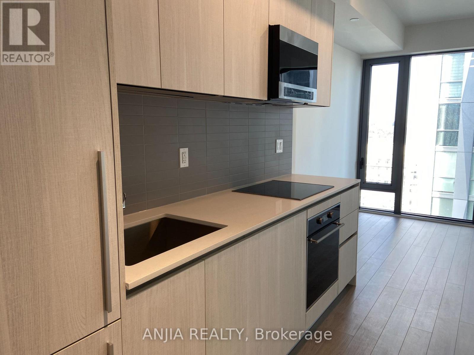 2001 - 8 CUMBERLAND STREET, Toronto, Ontario