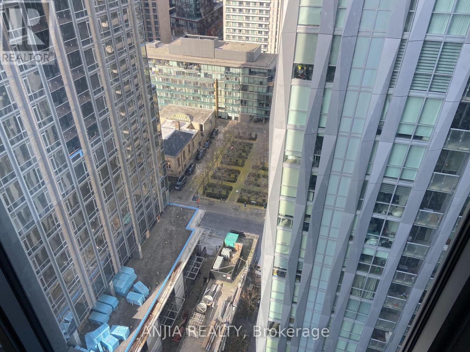 2001 - 8 Cumberland Street, Toronto (Annex), Ontario  M4W 0B6 - Photo 4 - C12888850