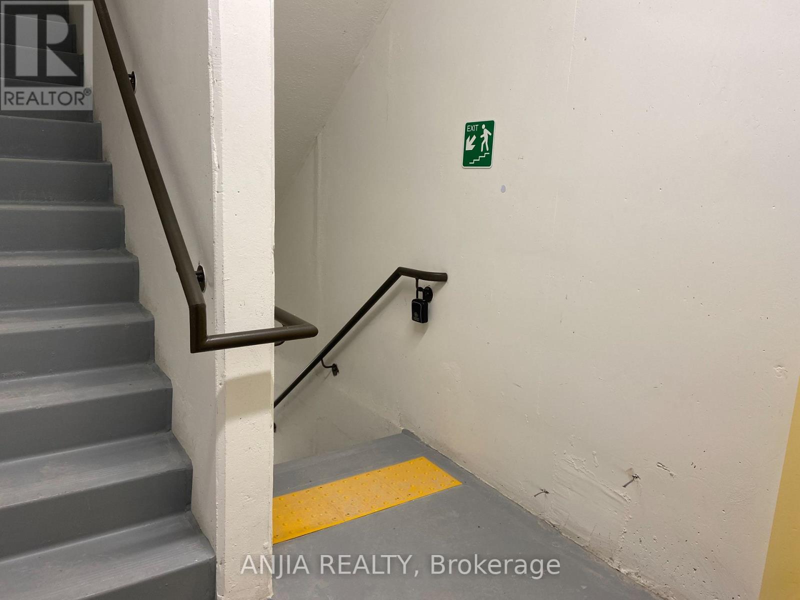 2001 - 8 Cumberland Street, Toronto (Annex), Ontario  M4W 0B6 - Photo 8 - C12888850