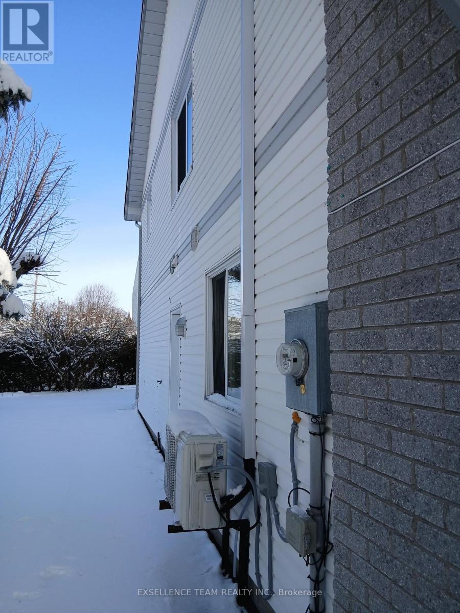 105 Anik Street, North Glengarry, Ontario  K0C 1A0 - Photo 2 - X12888876