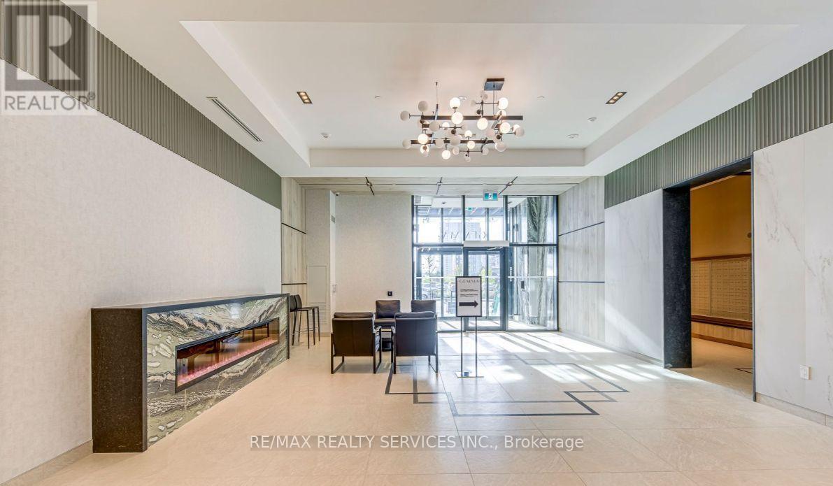 1401 - 15 Watergarden Drive, Mississauga, Ontario  L5R 1B2 - Photo 4 - W12826622