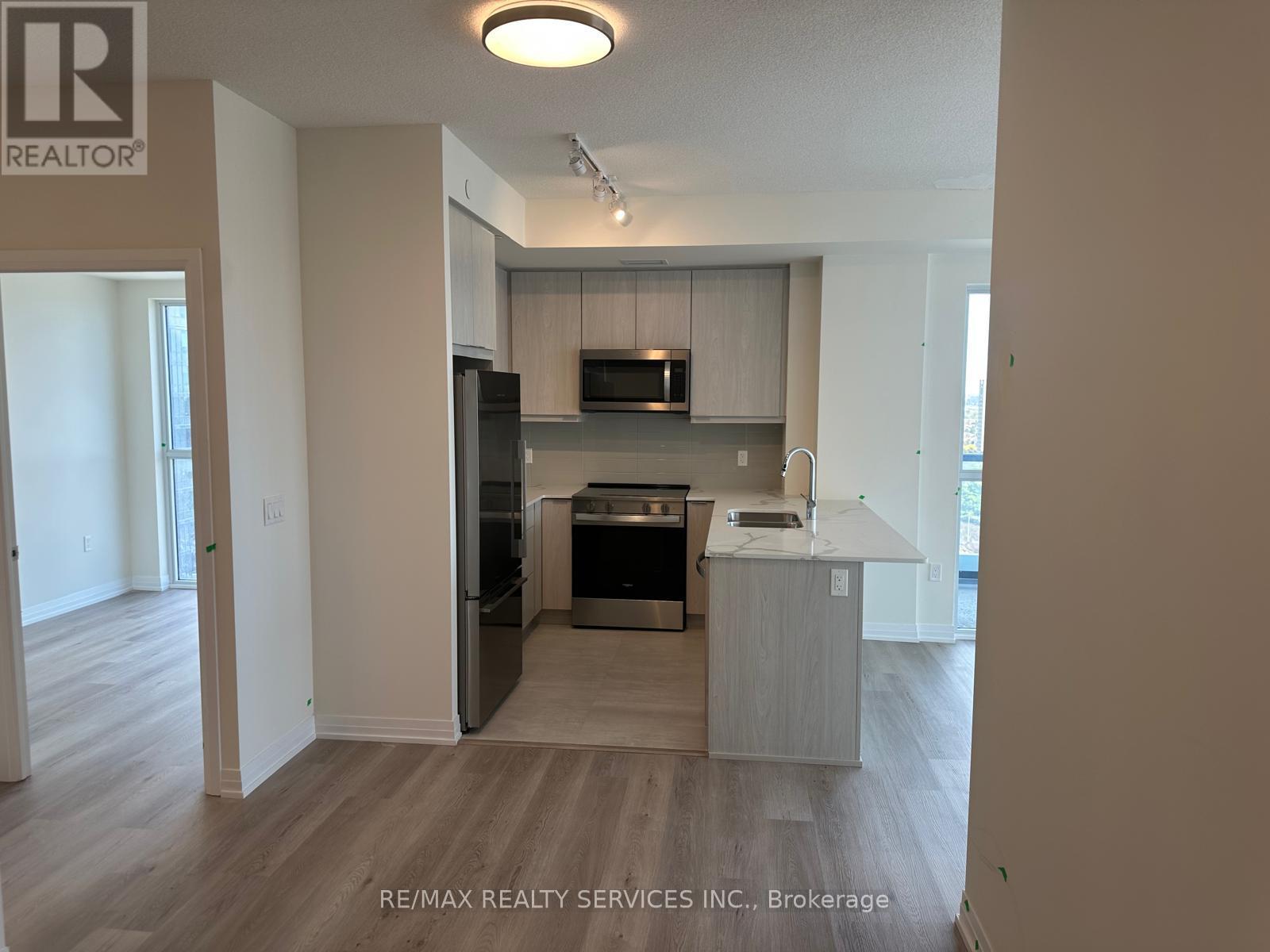 1401 - 15 Watergarden Drive, Mississauga, Ontario  L5R 1B2 - Photo 6 - W12826622