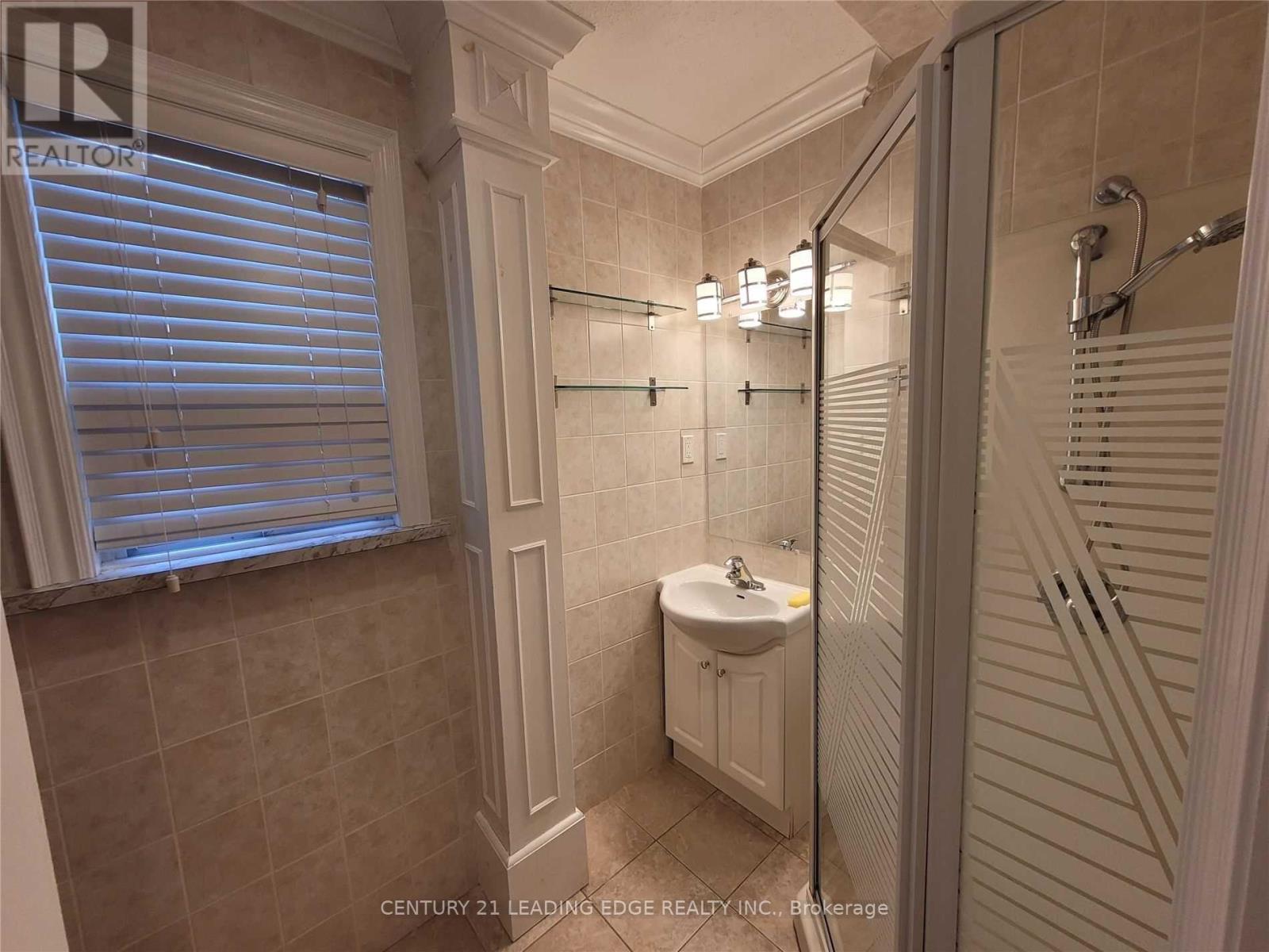 21 Ronald Avenue, Toronto (Briar Hill-Belgravia), Ontario  M6E 4M5 - Photo 10 - W12887062