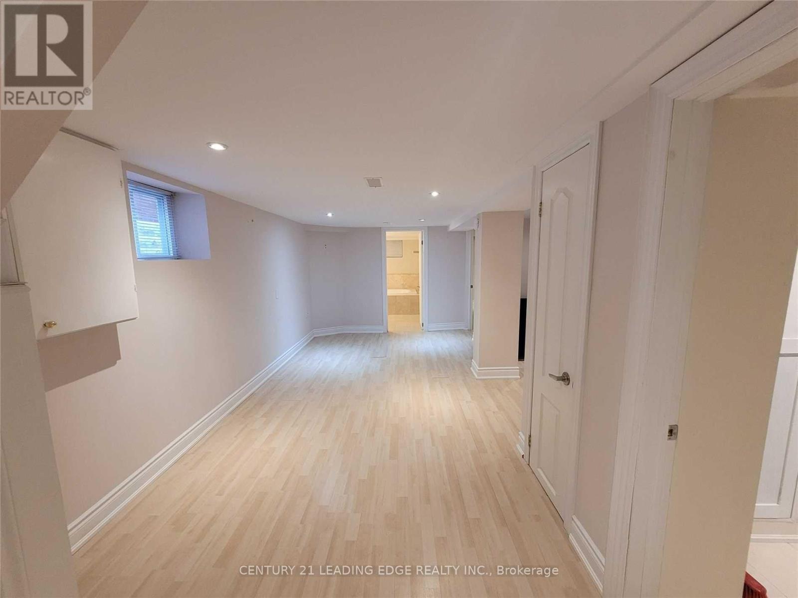 21 Ronald Avenue, Toronto (Briar Hill-Belgravia), Ontario  M6E 4M5 - Photo 12 - W12887062