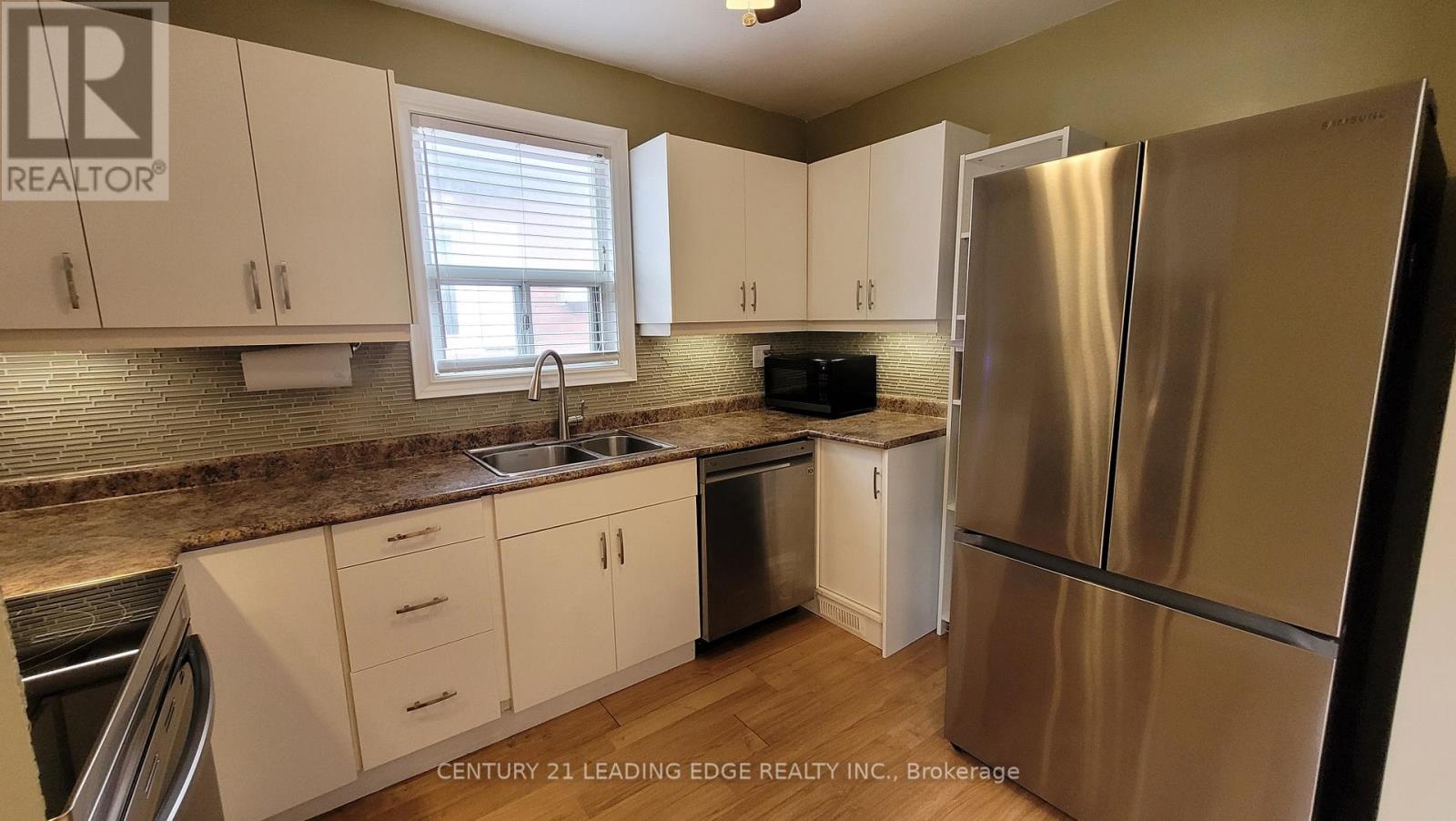 21 Ronald Avenue, Toronto (Briar Hill-Belgravia), Ontario  M6E 4M5 - Photo 7 - W12887062