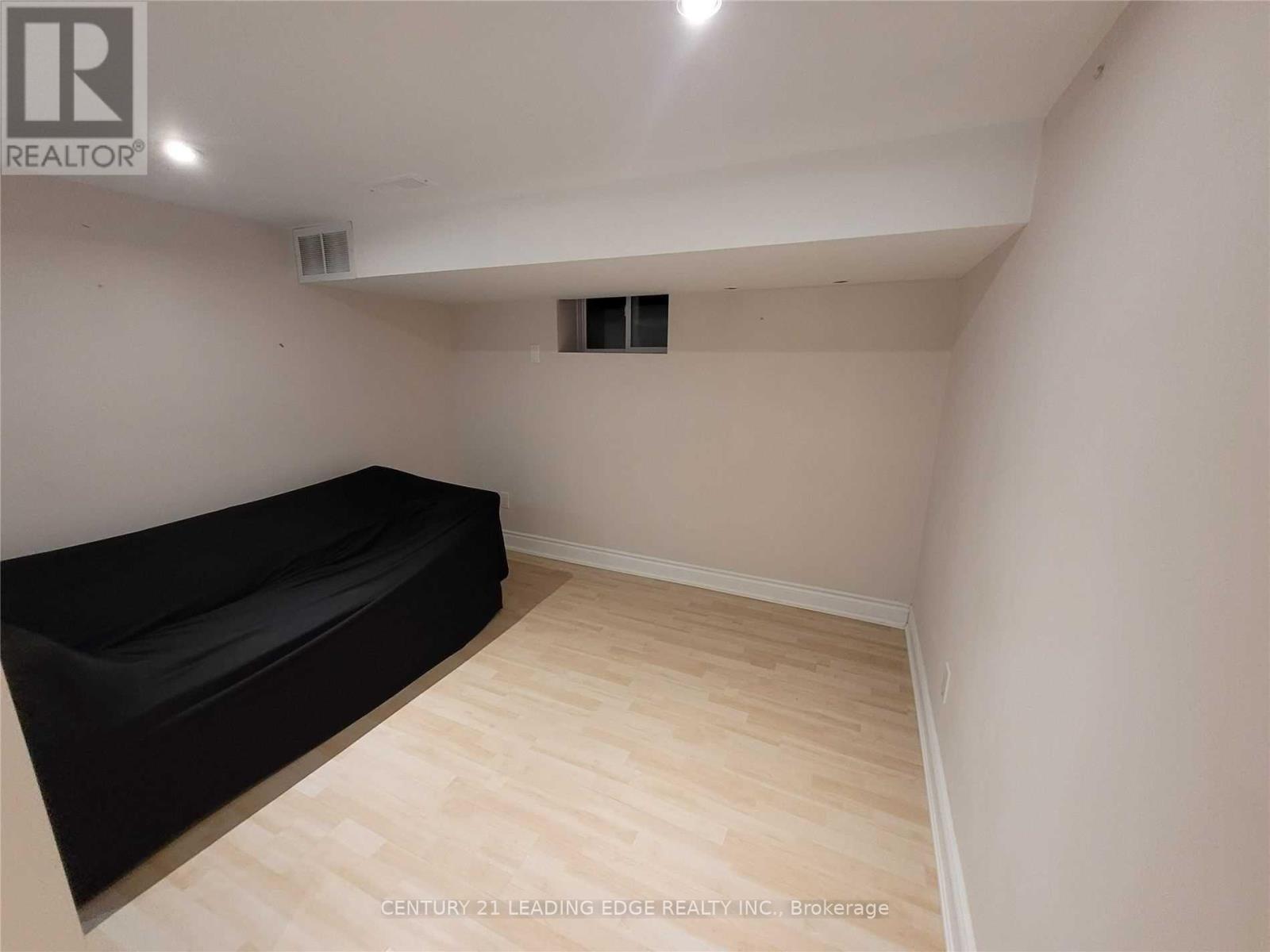 21 Ronald Avenue, Toronto (Briar Hill-Belgravia), Ontario  M6E 4M5 - Photo 14 - W12887062