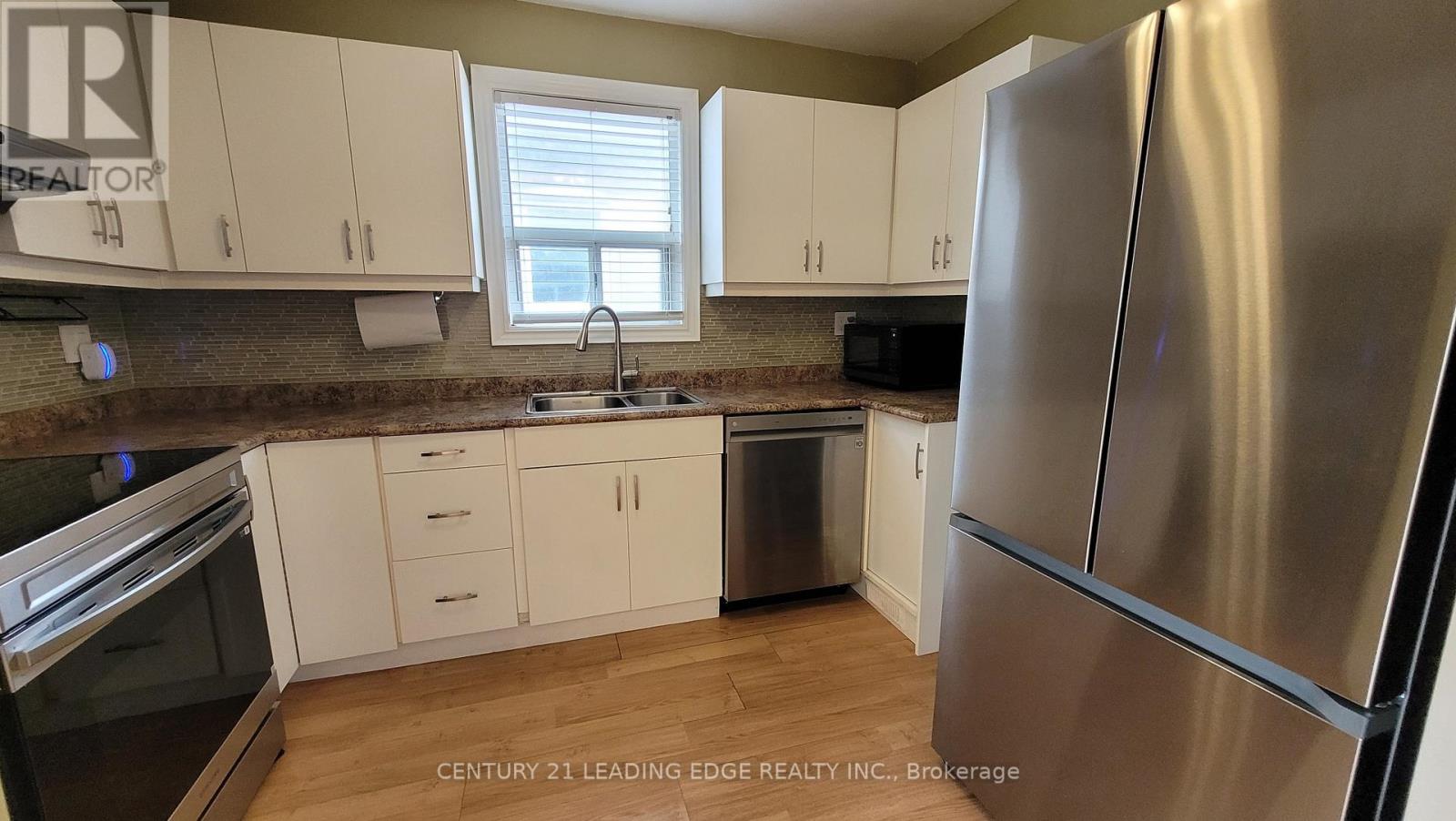 21 Ronald Avenue, Toronto (Briar Hill-Belgravia), Ontario  M6E 4M5 - Photo 5 - W12887062