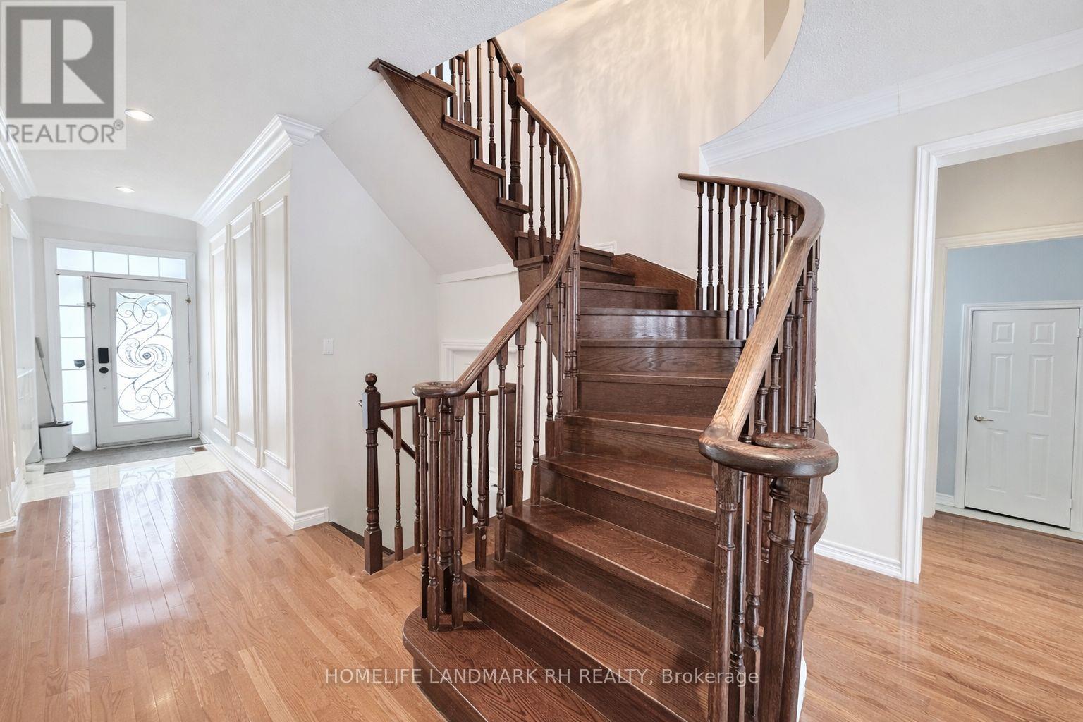 5 Victoria Wood Avenue, Markham, Ontario  L6E 1X7 - Photo 10 - N12888774