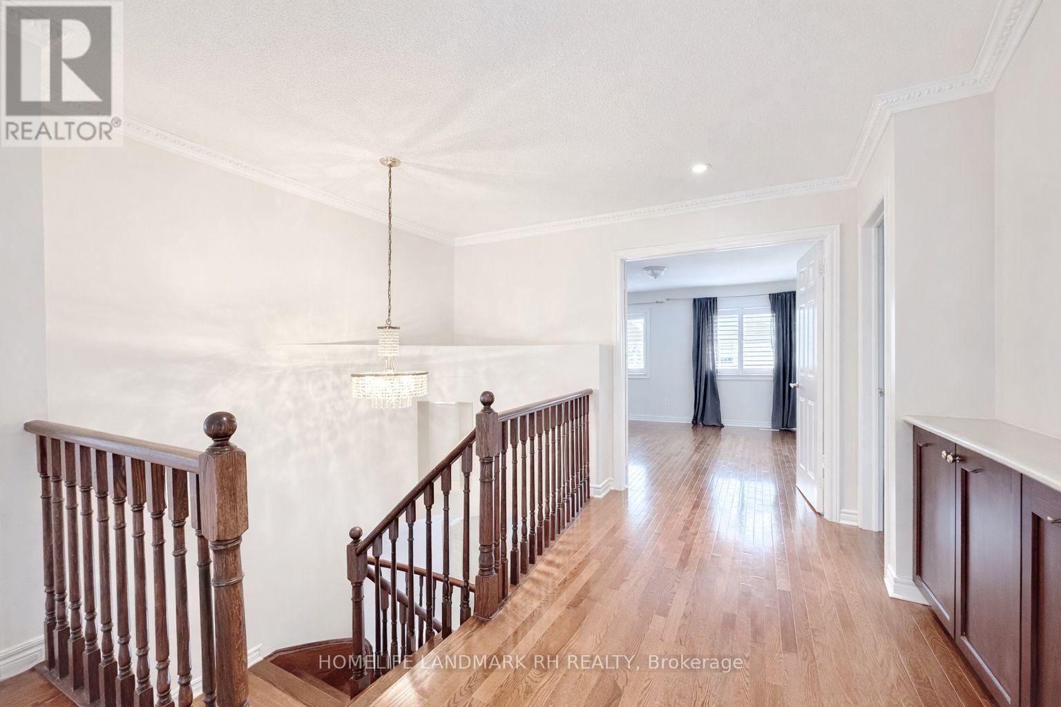 5 Victoria Wood Avenue, Markham, Ontario  L6E 1X7 - Photo 11 - N12888774