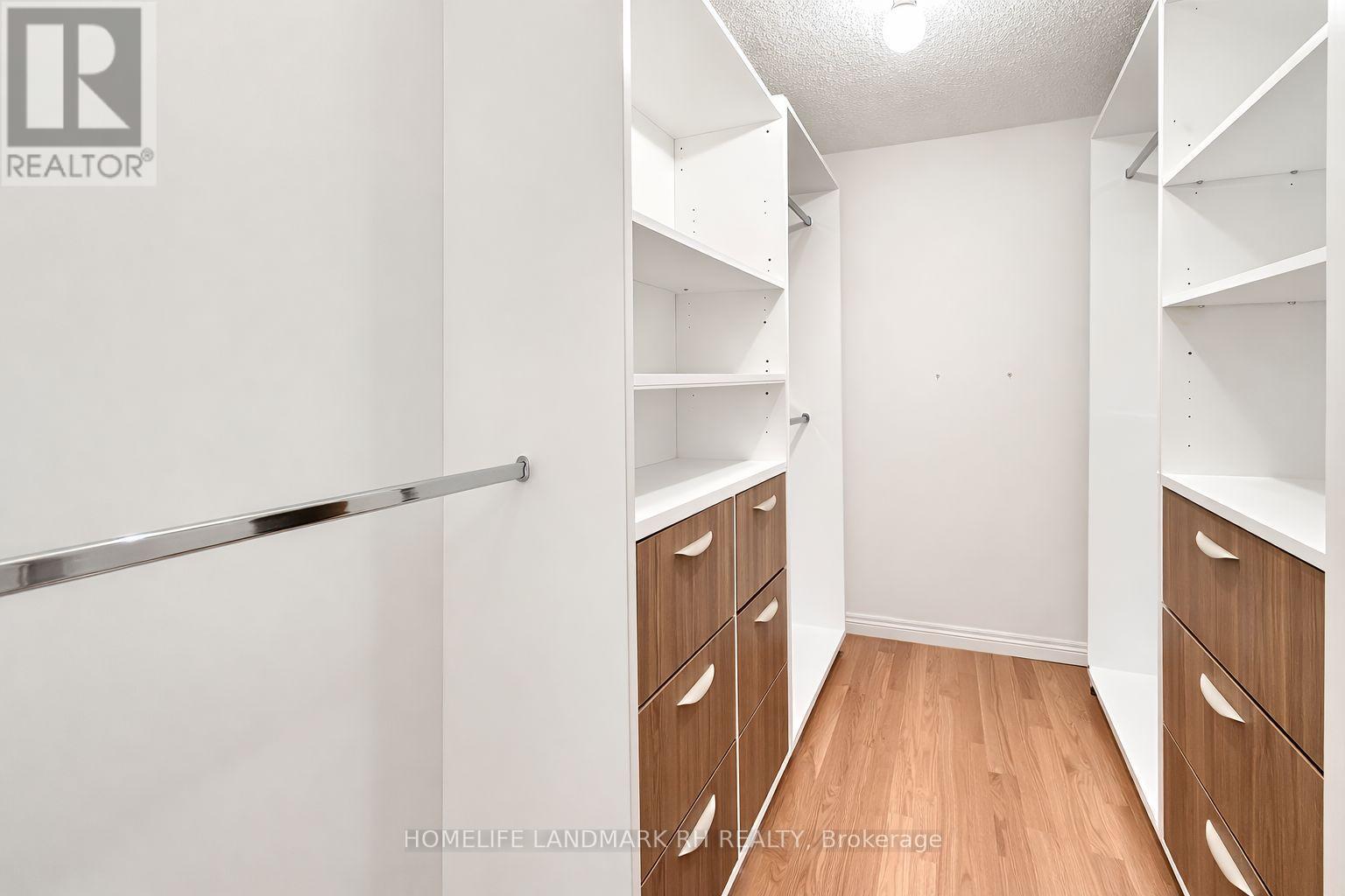 5 Victoria Wood Avenue, Markham, Ontario  L6E 1X7 - Photo 13 - N12888774