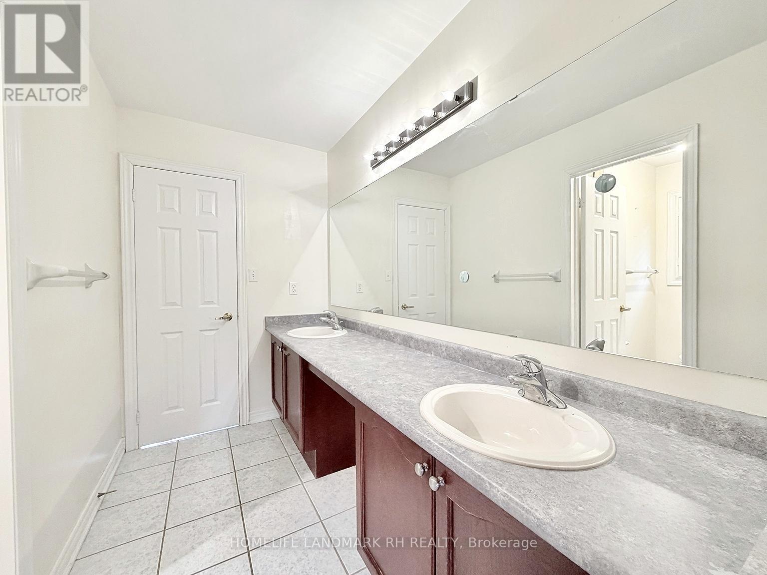 5 Victoria Wood Avenue, Markham, Ontario  L6E 1X7 - Photo 17 - N12888774