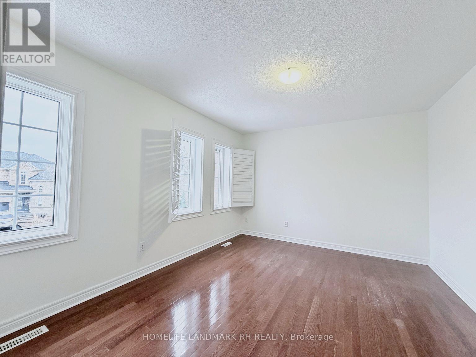 5 Victoria Wood Avenue, Markham, Ontario  L6E 1X7 - Photo 20 - N12888774