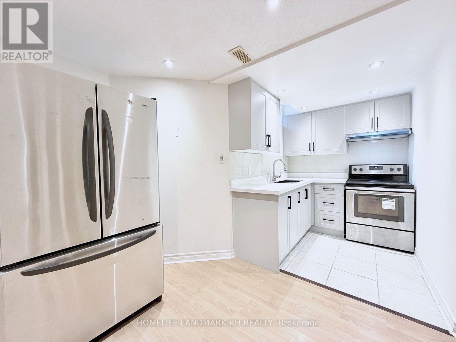 5 Victoria Wood Avenue, Markham, Ontario  L6E 1X7 - Photo 25 - N12888774