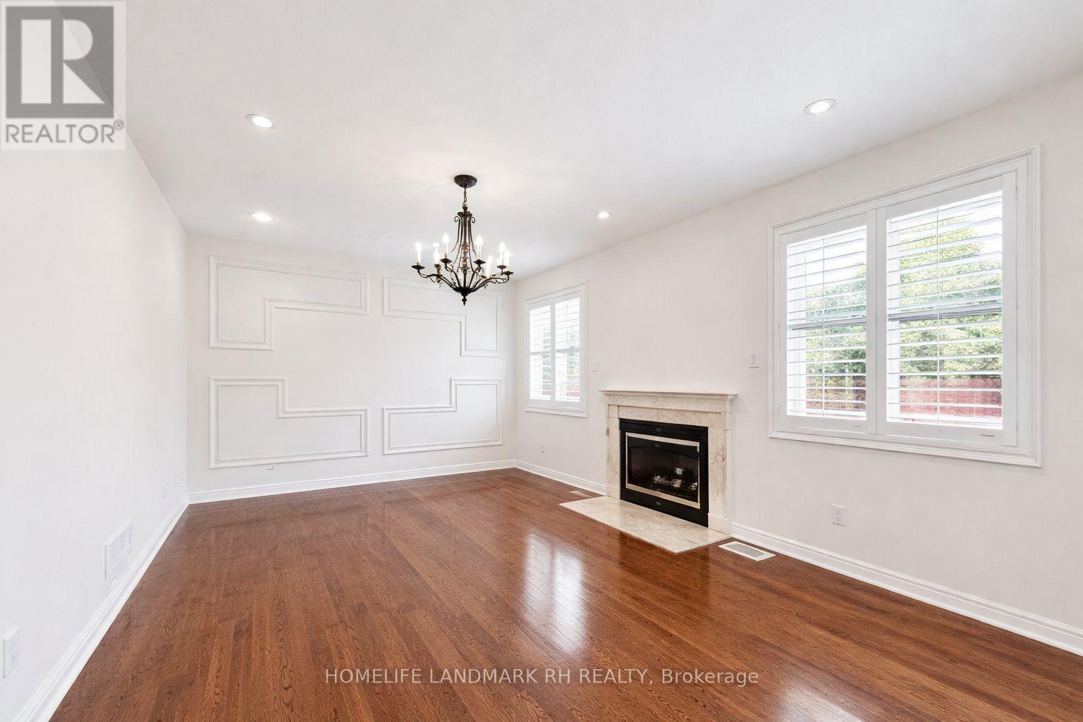 5 Victoria Wood Avenue, Markham, Ontario  L6E 1X7 - Photo 4 - N12888774