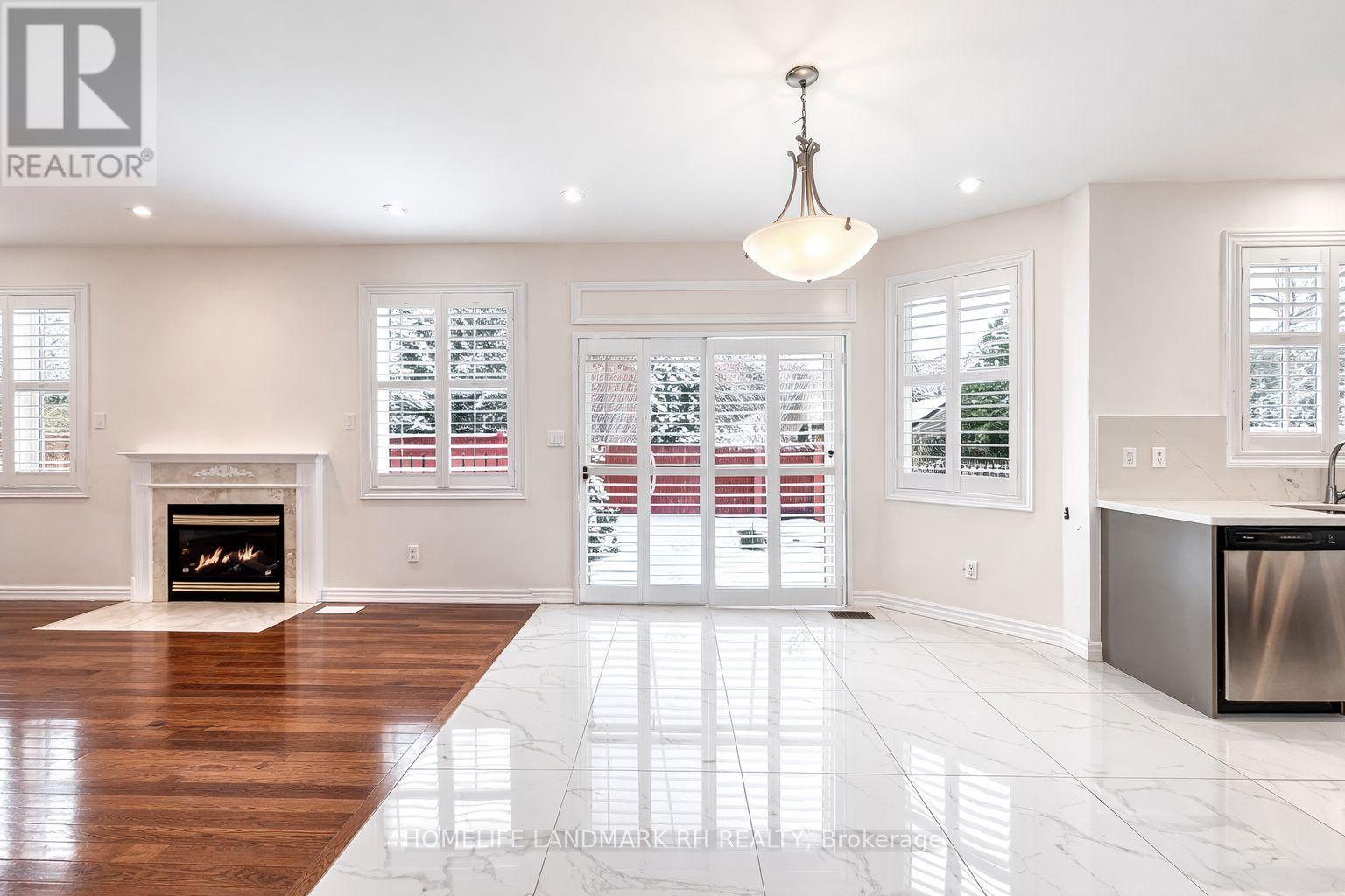 5 Victoria Wood Avenue, Markham, Ontario  L6E 1X7 - Photo 5 - N12888774