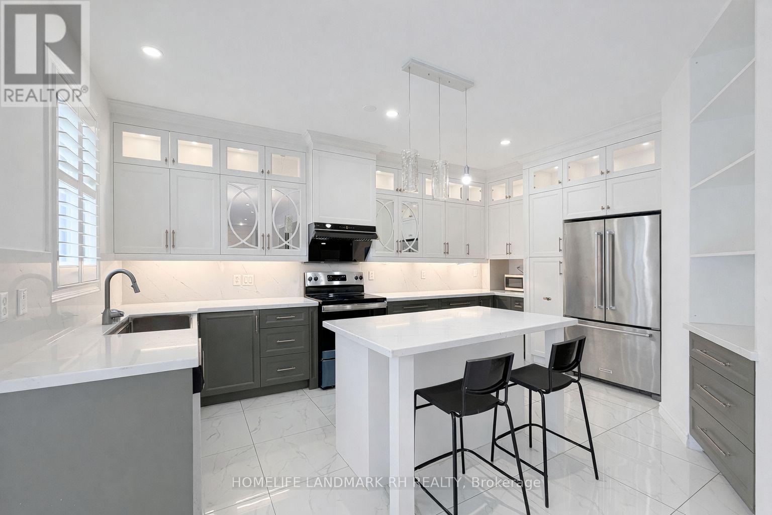 5 Victoria Wood Avenue, Markham, Ontario  L6E 1X7 - Photo 6 - N12888774