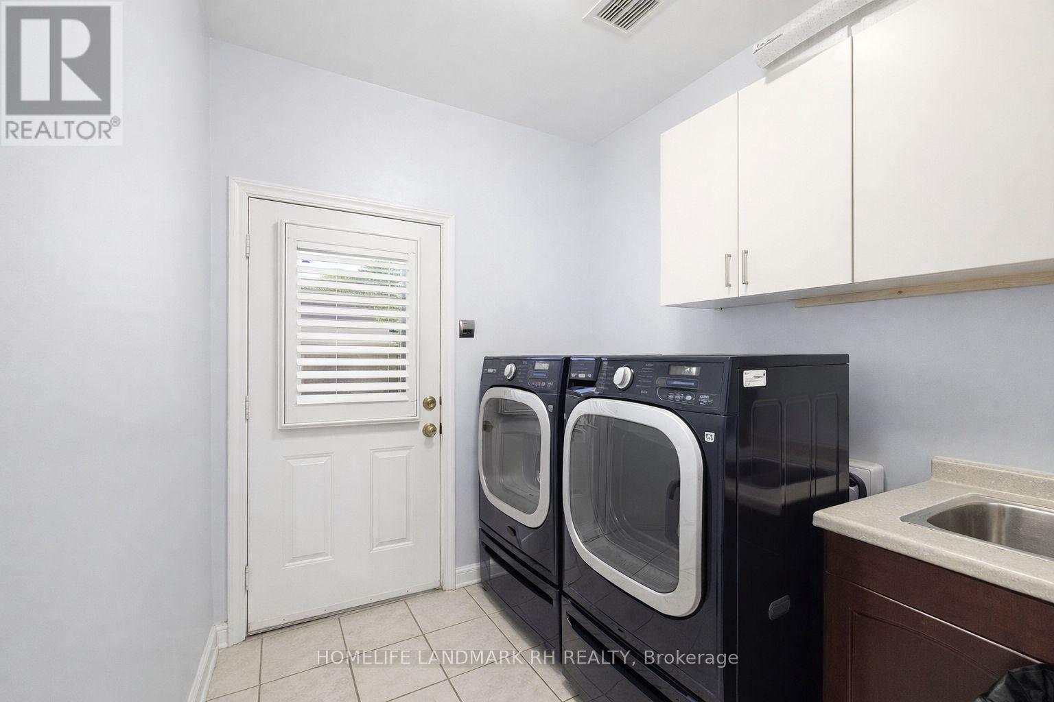 5 Victoria Wood Avenue, Markham, Ontario  L6E 1X7 - Photo 9 - N12888774