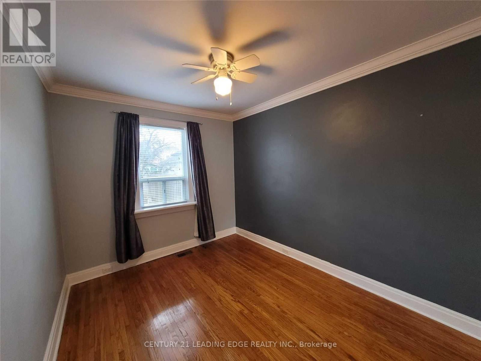 21 Ronald Avenue, Toronto (Briar Hill-Belgravia), Ontario  M6E 4M5 - Photo 8 - W12887062