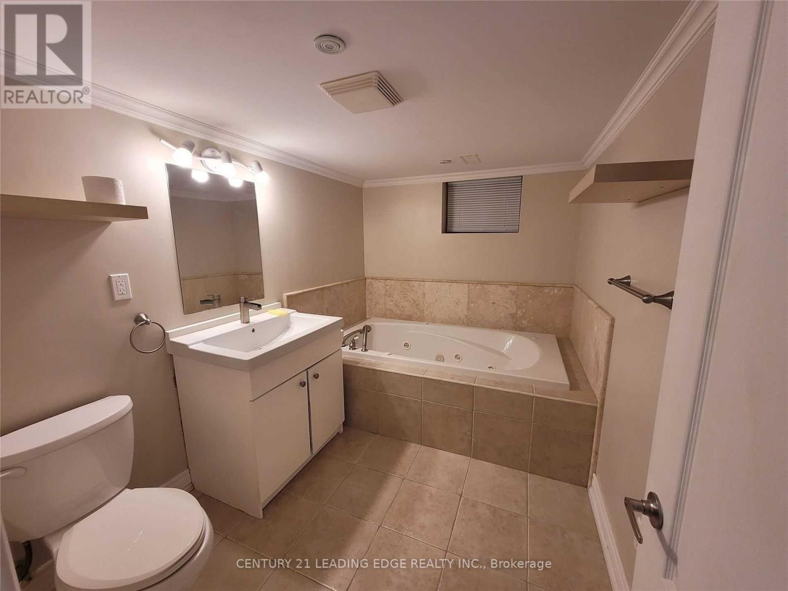 21 Ronald Avenue, Toronto (Briar Hill-Belgravia), Ontario  M6E 4M5 - Photo 15 - W12887062