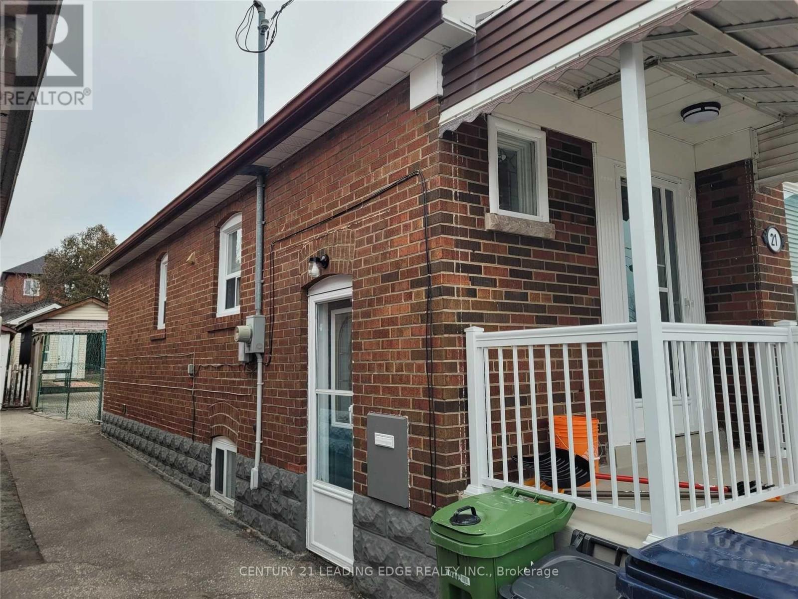 21 Ronald Avenue, Toronto (Briar Hill-Belgravia), Ontario  M6E 4M5 - Photo 19 - W12887062