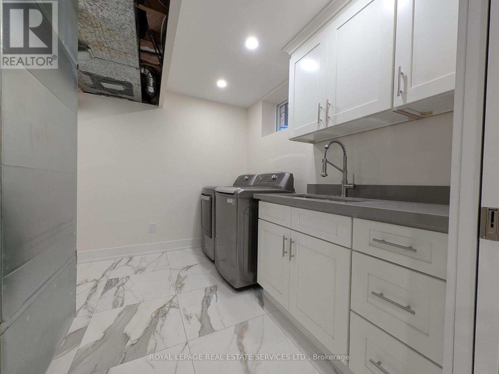 65 Villagewood Court, Vaughan, Ontario  L4L 8V9 - Photo 12 - N12888796