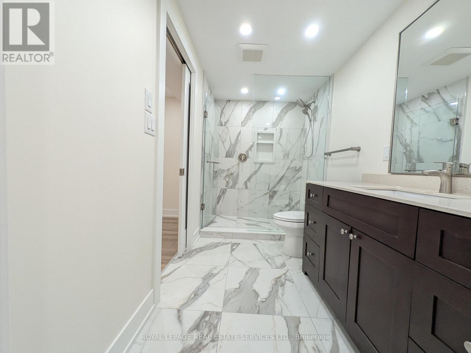 65 Villagewood Court, Vaughan, Ontario  L4L 8V9 - Photo 17 - N12888796