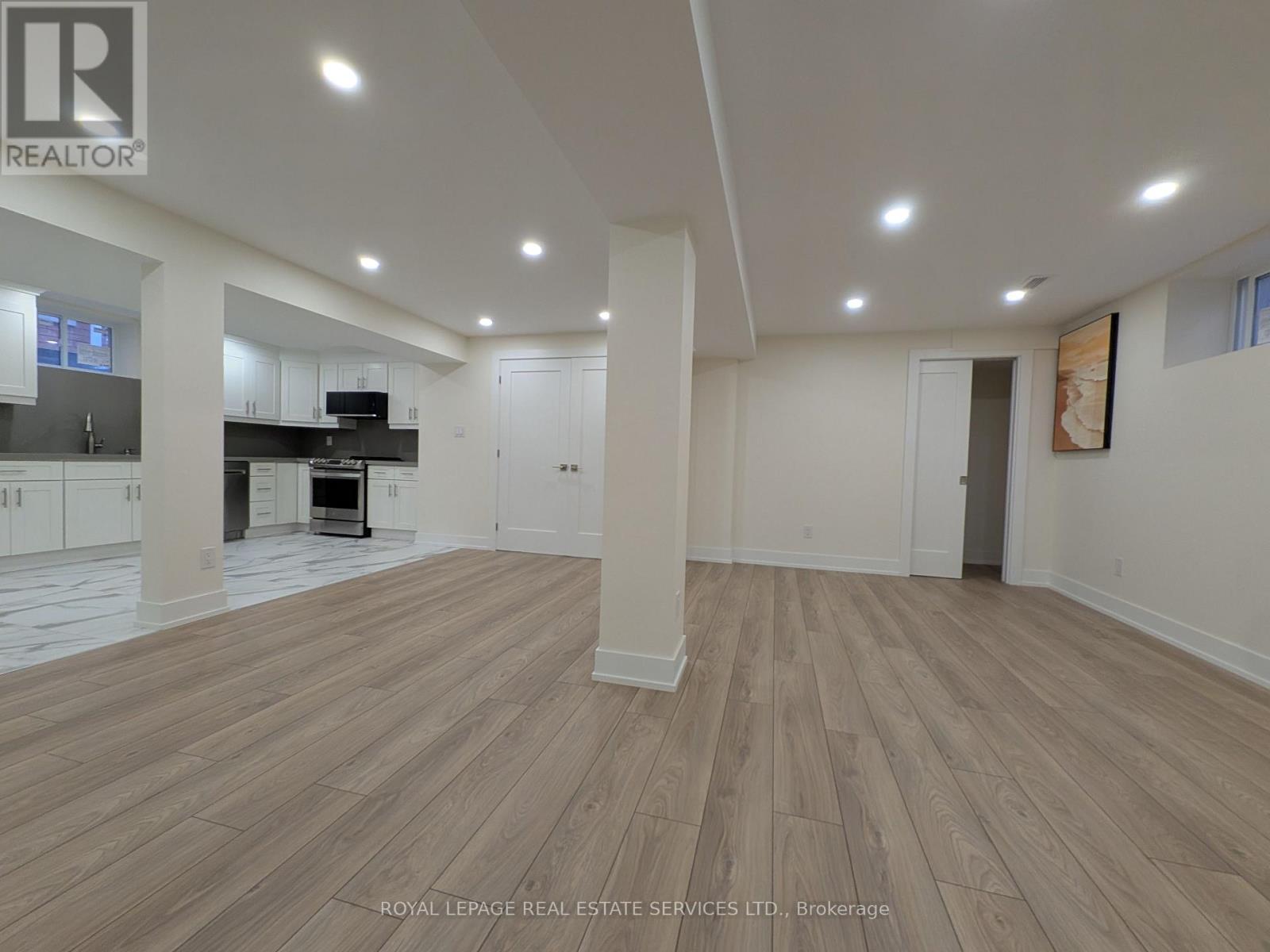 65 Villagewood Court, Vaughan, Ontario  L4L 8V9 - Photo 4 - N12888796